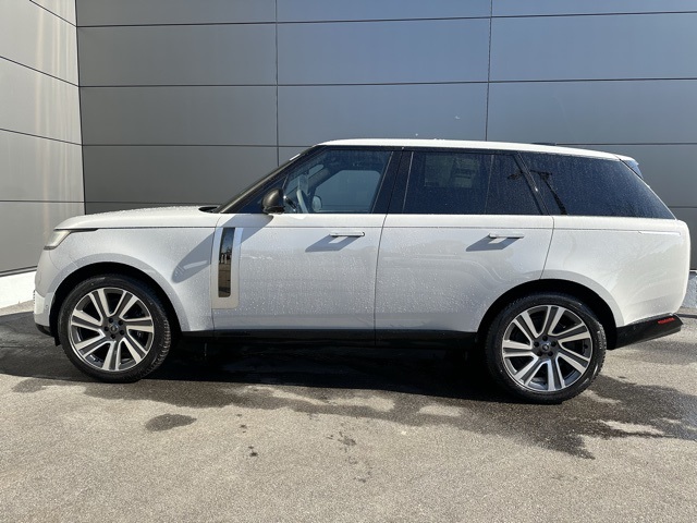 2025 Land Rover Range Rover SV photo 11
