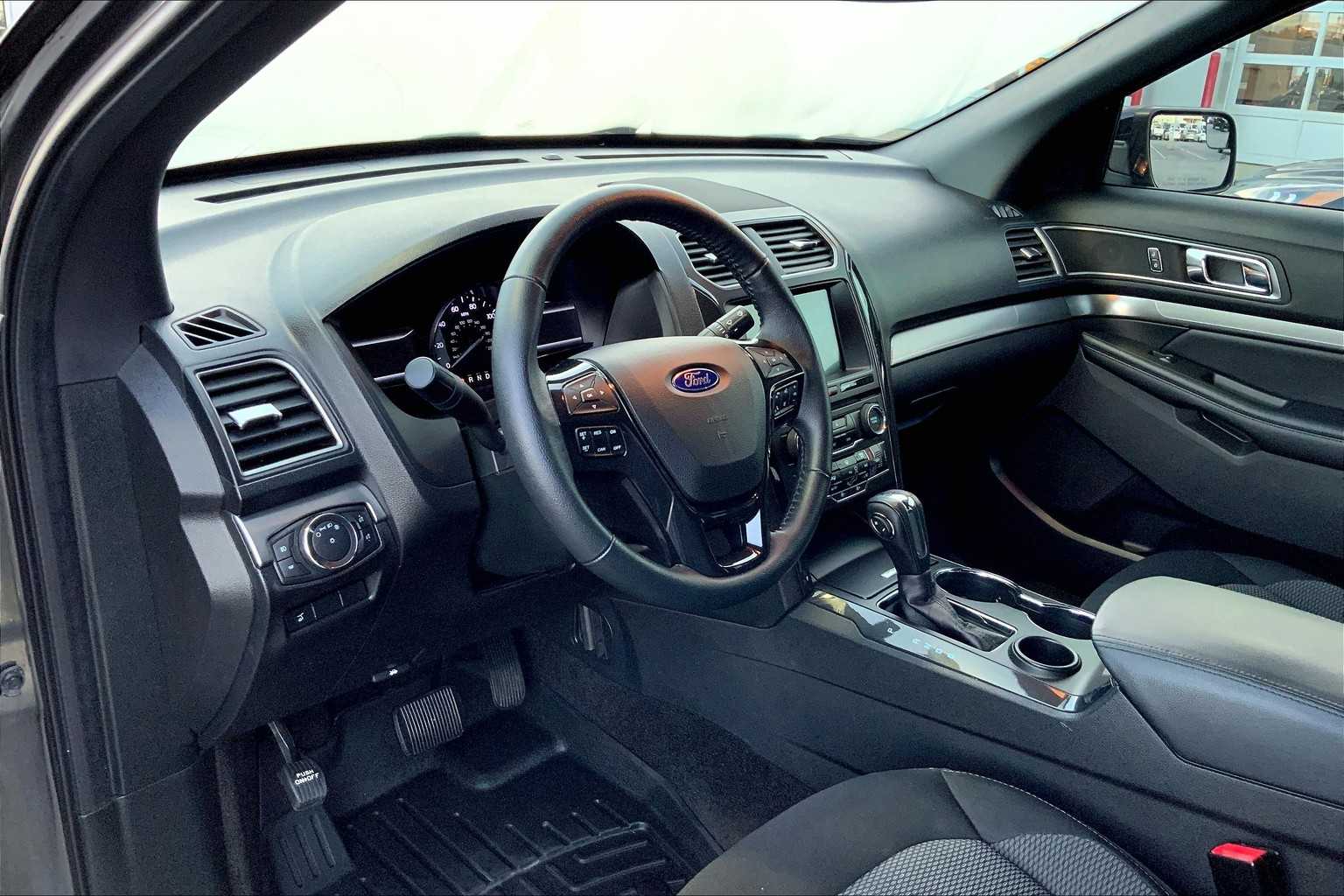 2018 Ford Explorer XLT photo 16