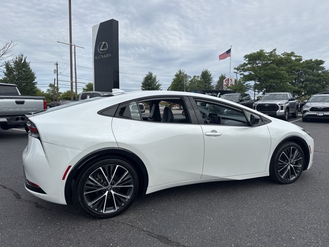 2024 Toyota Prius XLE photo 3