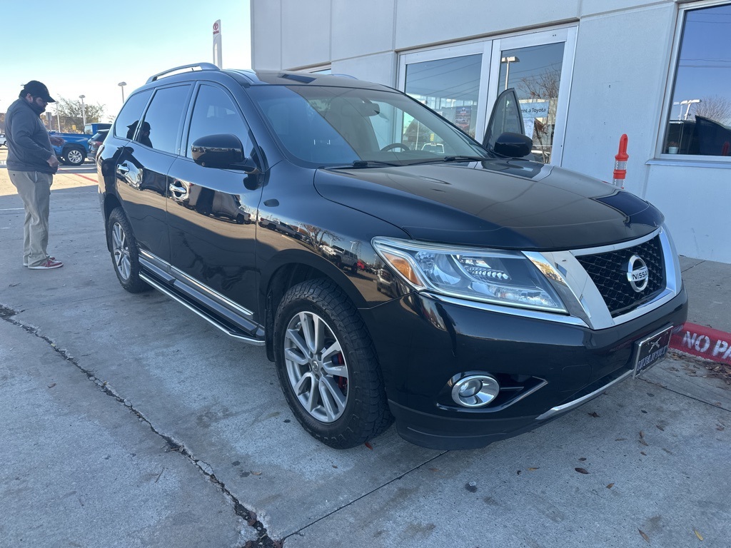 2015 Nissan Pathfinder SL photo 2