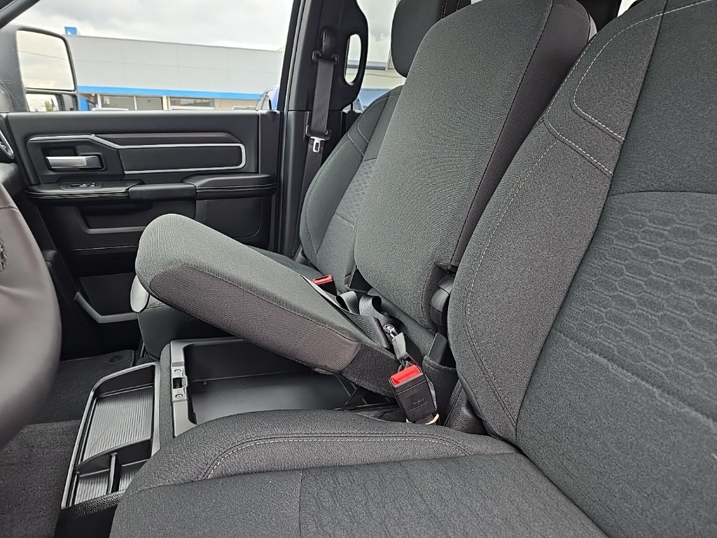 2026 Ram 2500 Big Horn photo 19