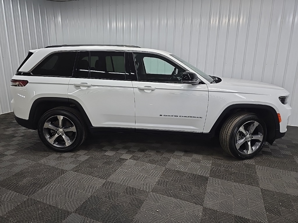 2023 Jeep Cherokee 4xe Sport photo 2