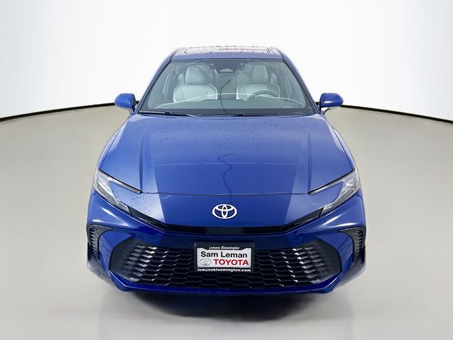 2026 Toyota Camry SE Hybrid photo 2