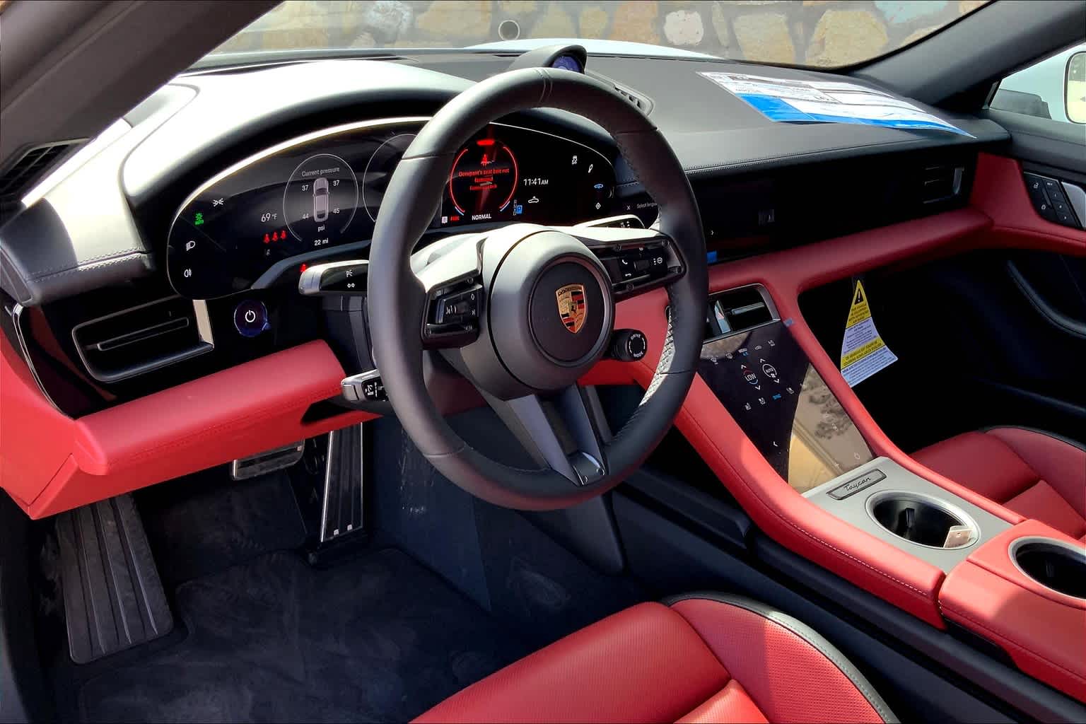 2025 Porsche Taycan photo 4
