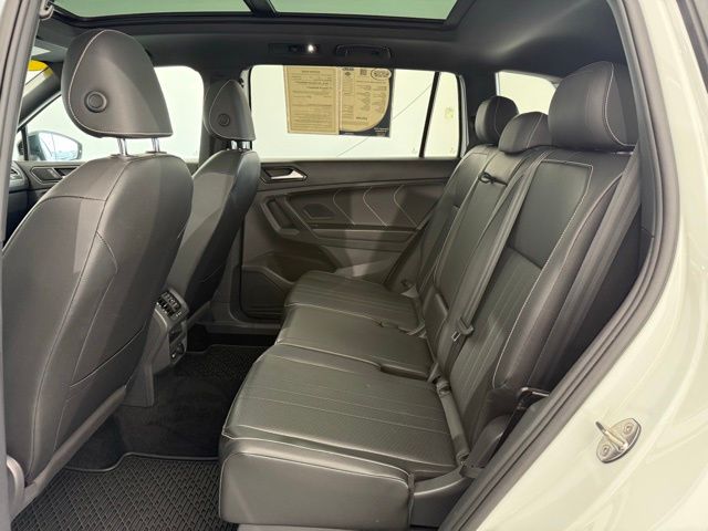 2023 Volkswagen Tiguan SE R-Line Black photo 34