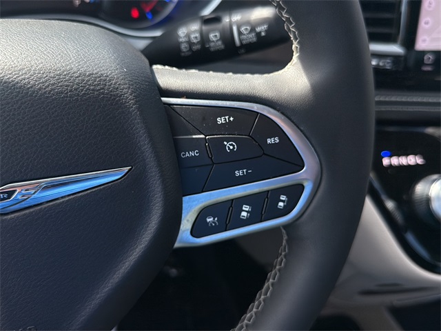 2024 Chrysler Pacifica Hybrid photo 19
