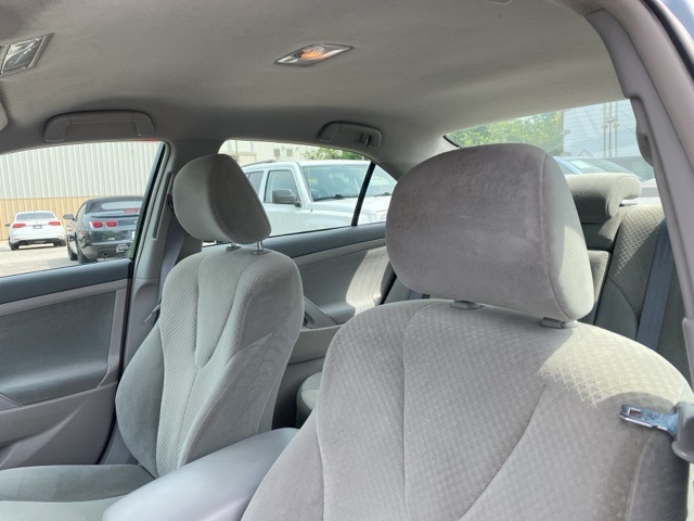 2009 Toyota Camry LE photo 10