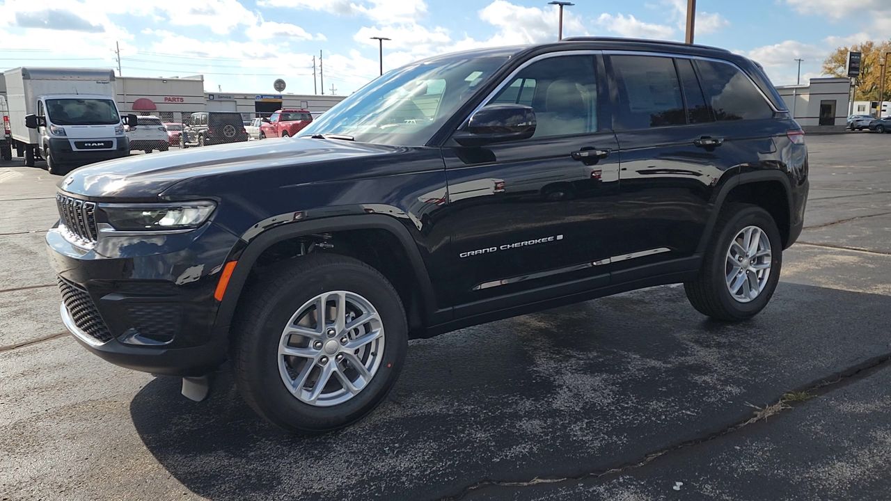 2025 Jeep Grand Cherokee Laredo X photo 4
