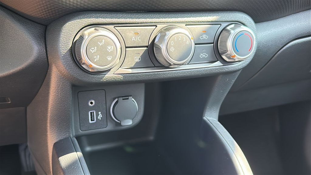 2025 Nissan Kicks Play S photo 18