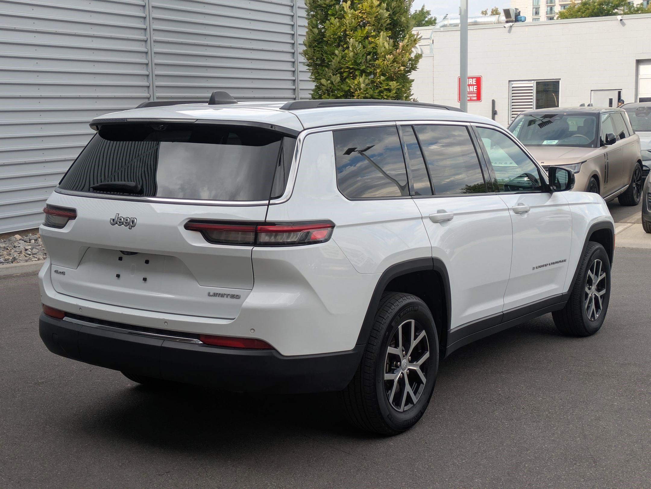 2024 Jeep Grand Cherokee Limited photo 3
