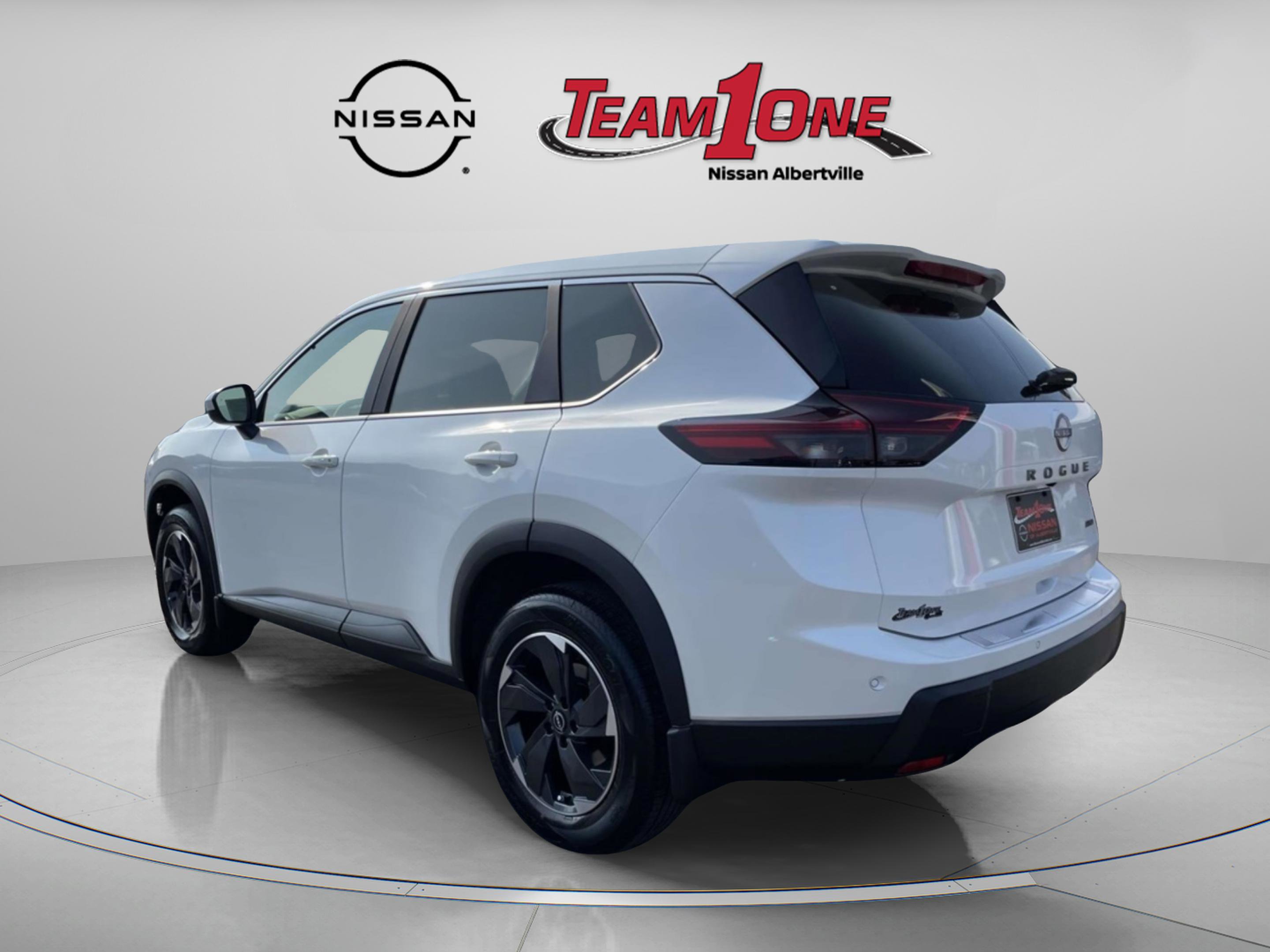 2026 Nissan Rogue SV AWD photo 3