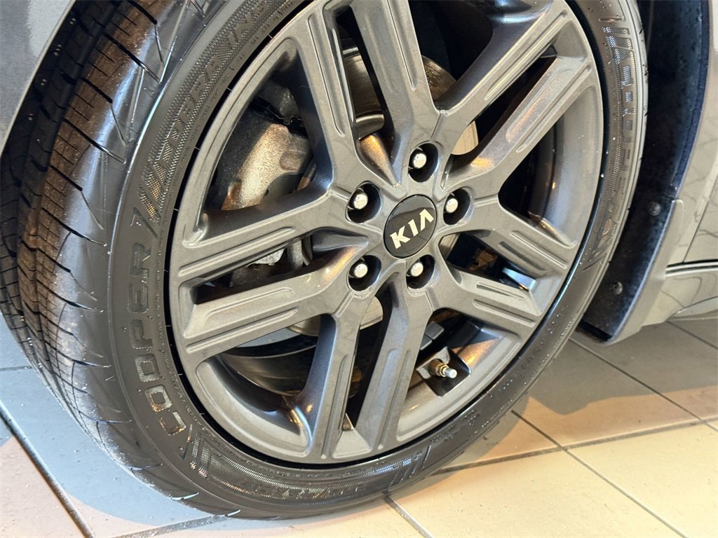 2020 Kia Forte GT-Line photo 17
