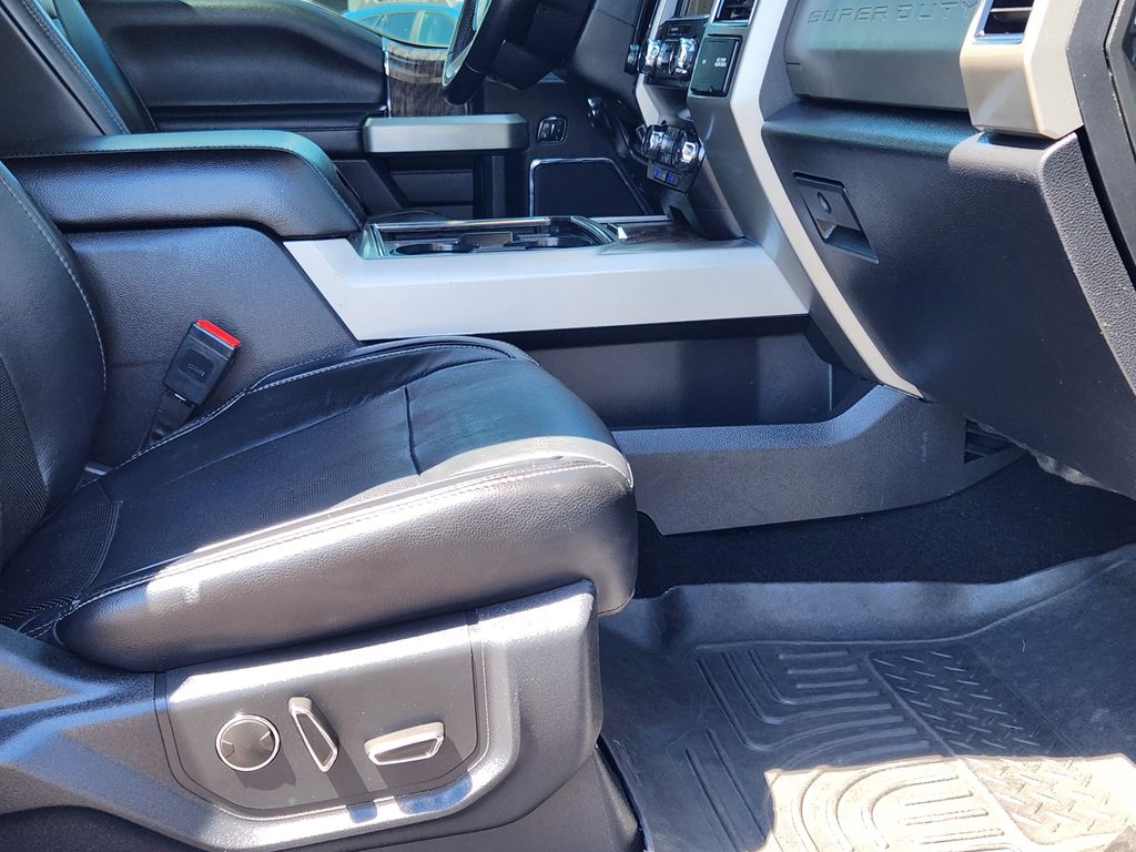 2019 Ford F-350 Lariat photo 15