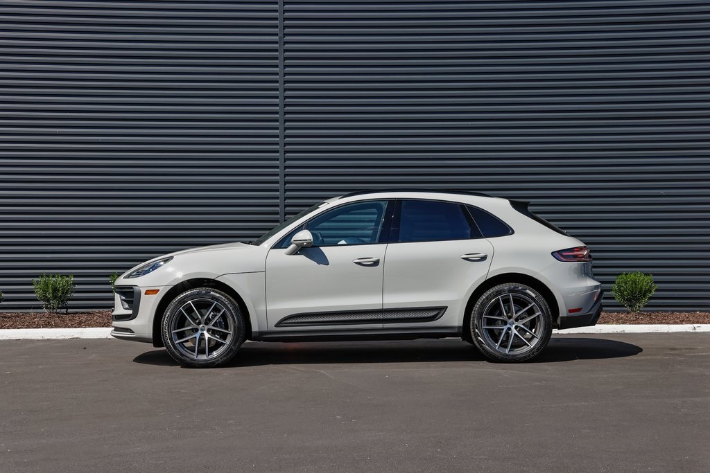 2025 Porsche Macan T photo 2