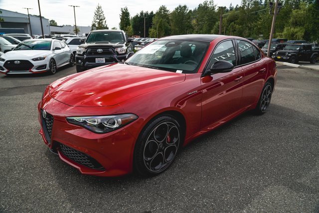 2025 Alfa Romeo Giulia Base photo 13