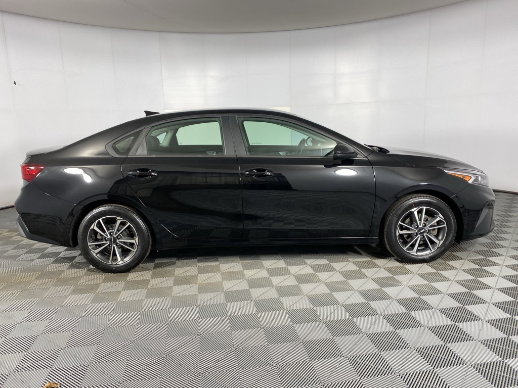 2023 Kia Forte LXS photo 17