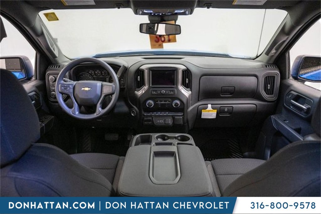 2025 Chevrolet Silverado 1500 Custom photo 3