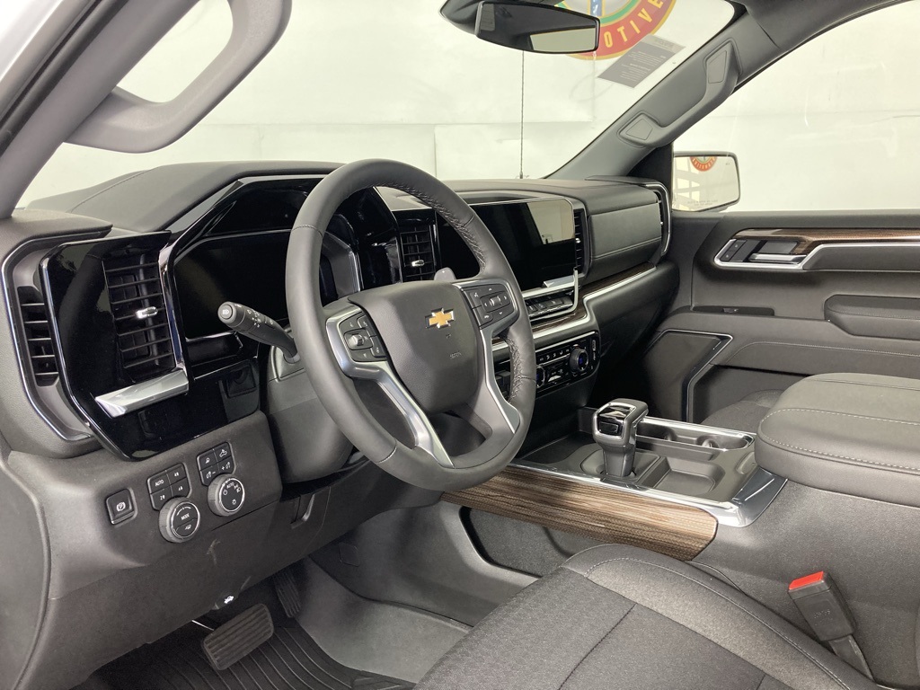 2026 Chevrolet Silverado 1500 LT photo 13