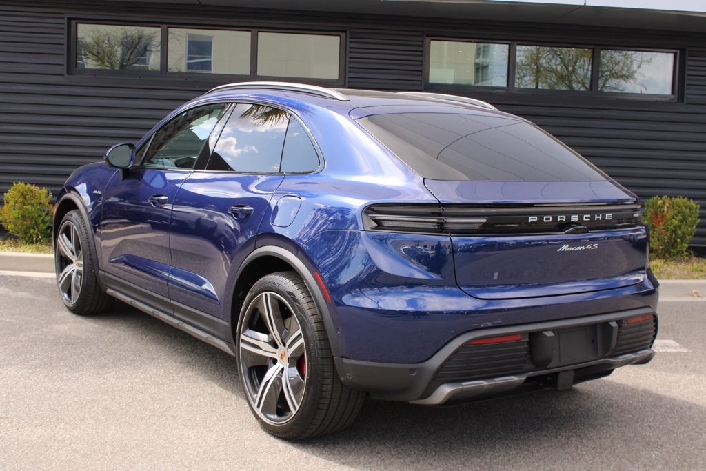 2025 Porsche Macan Electric photo 3