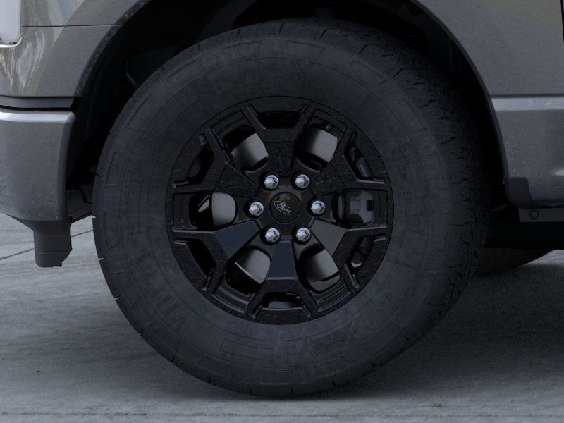 2025 Ford F-150 Lightning XLT photo 4