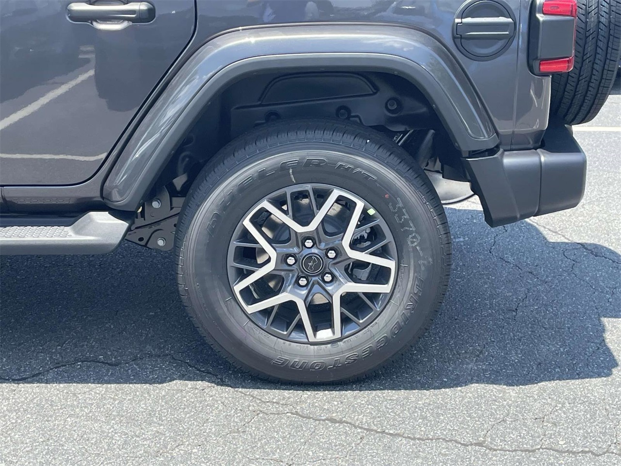 2025 Jeep Wrangler Sahara photo 30