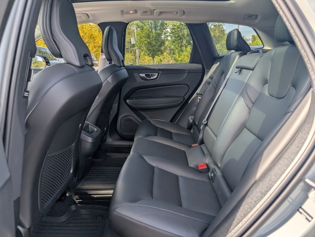 2025 Volvo XC60 B5 Core photo 24