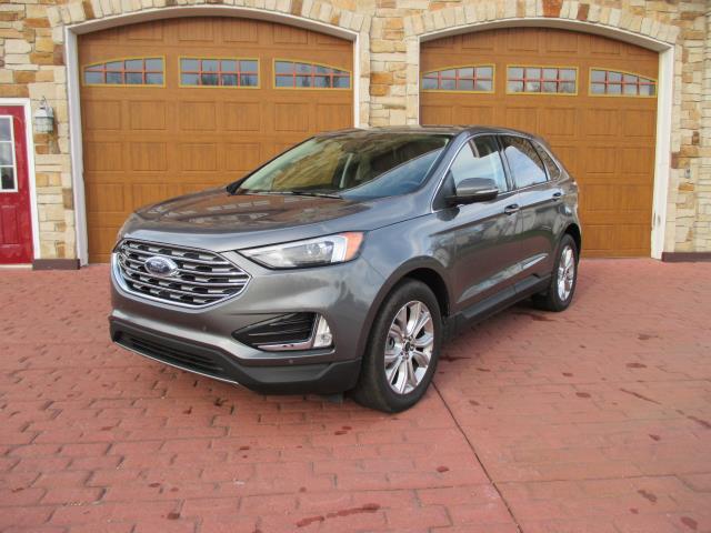 2024 Ford Edge Titanium photo 2