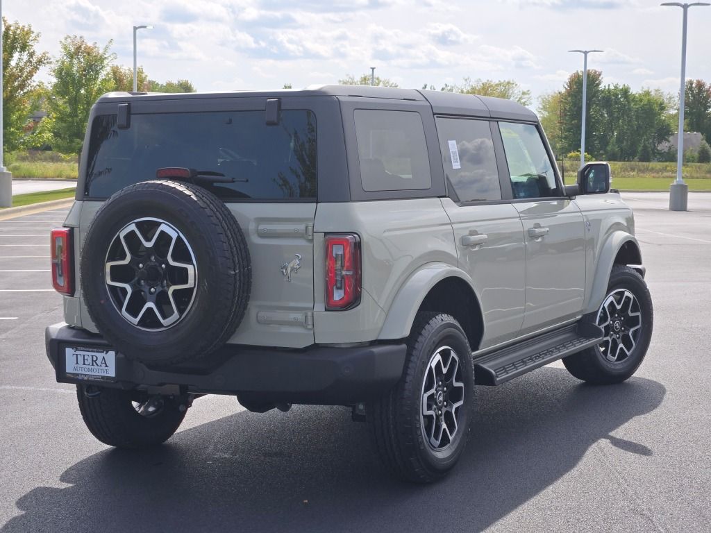 2025 Ford Bronco Outer Banks photo 9