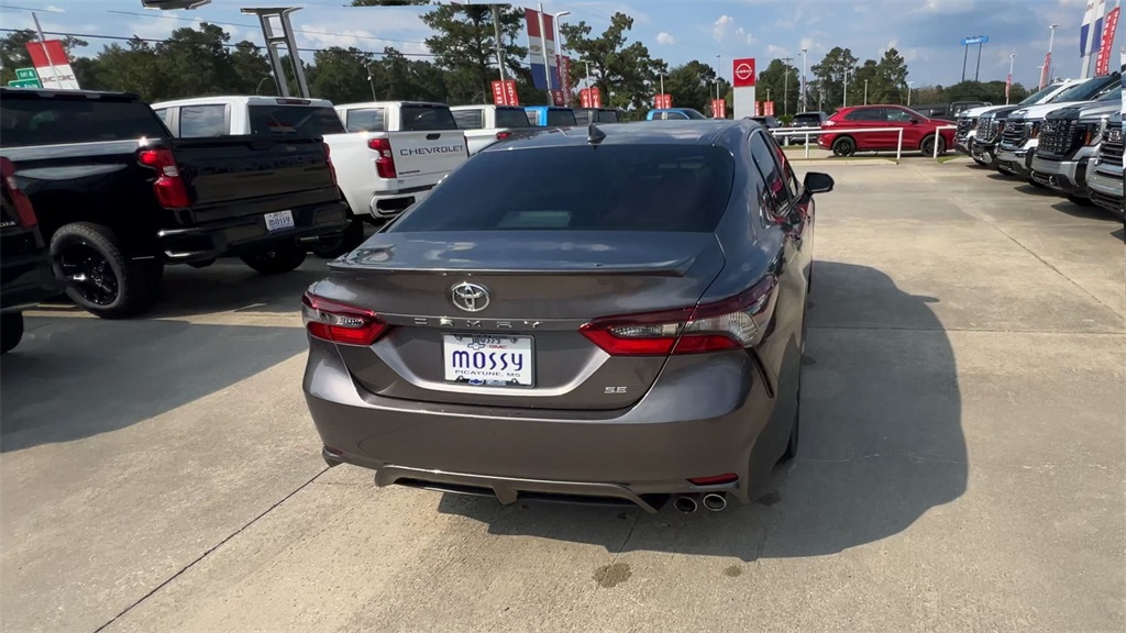 2022 Toyota Camry SE photo 7