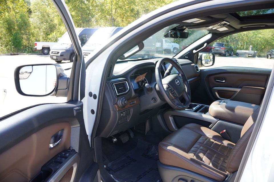 2024 Nissan Titan Platinum Reserve photo 14