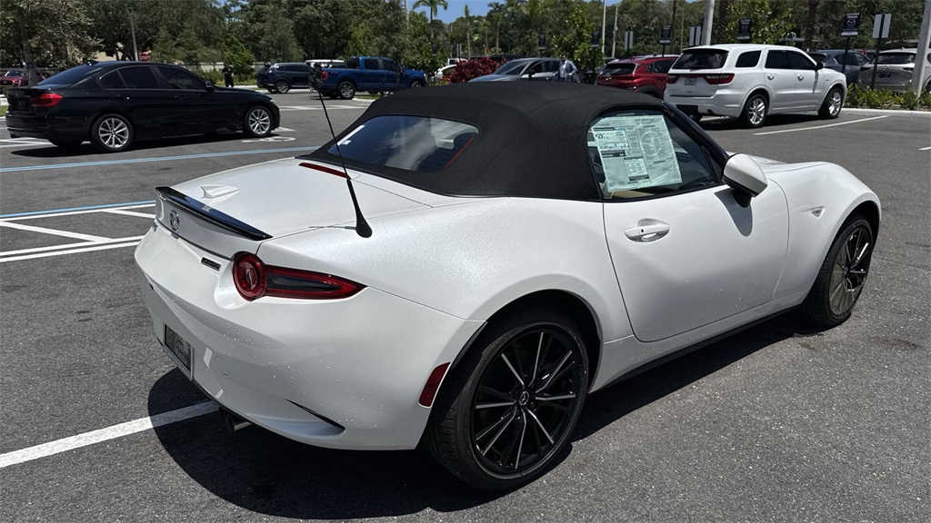 2025 Mazda MX-5 Miata Miata Grand Touring photo 3