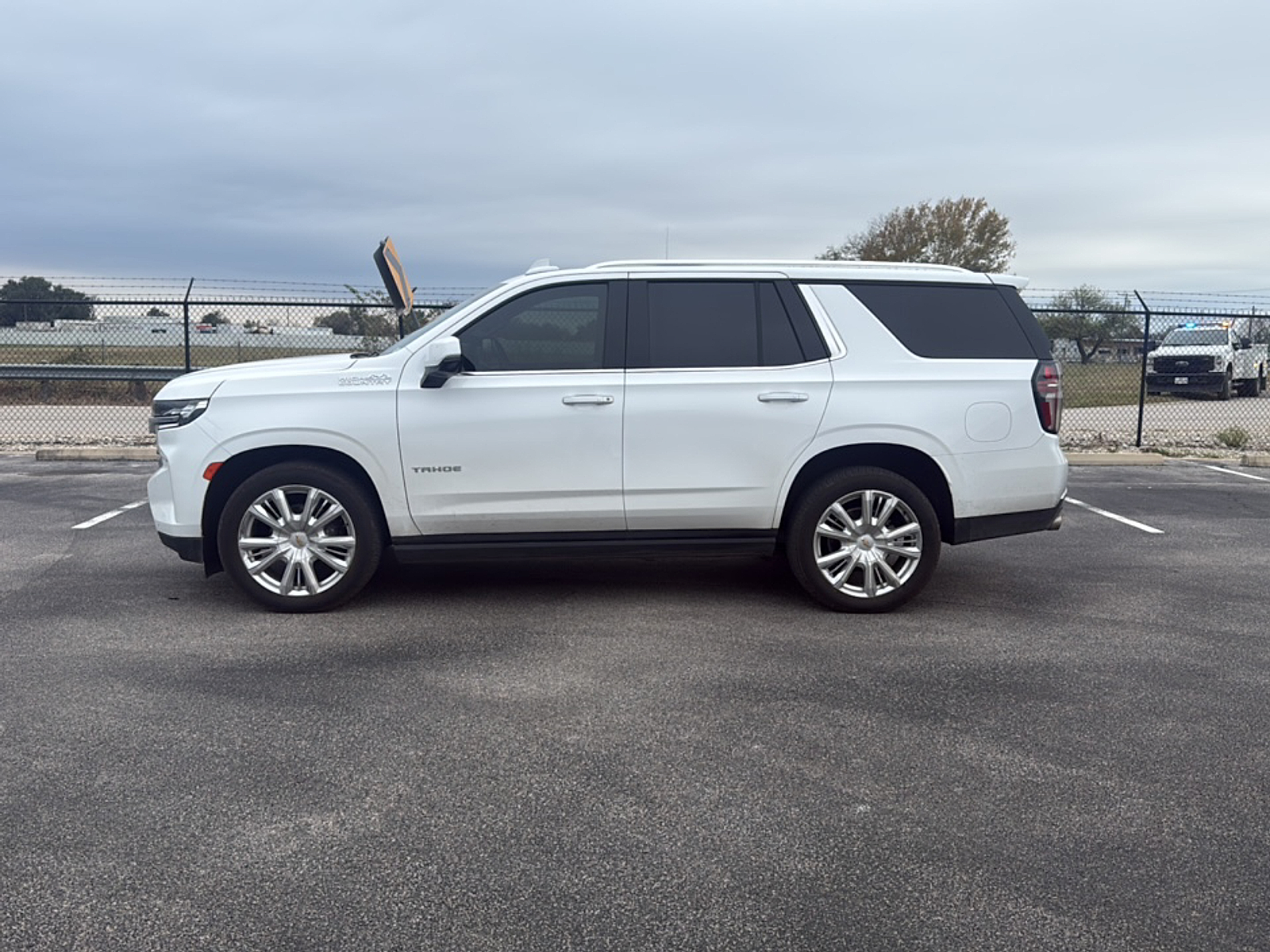 2021 Chevrolet Tahoe High Country photo 2