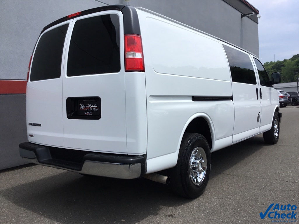 2017 Chevrolet Express 3500 Work Van photo 10