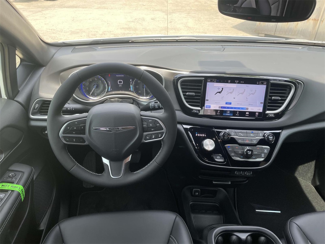 2025 Chrysler Voyager LX photo 8