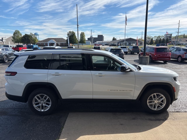 2023 Jeep Grand Cherokee Laredo photo 5