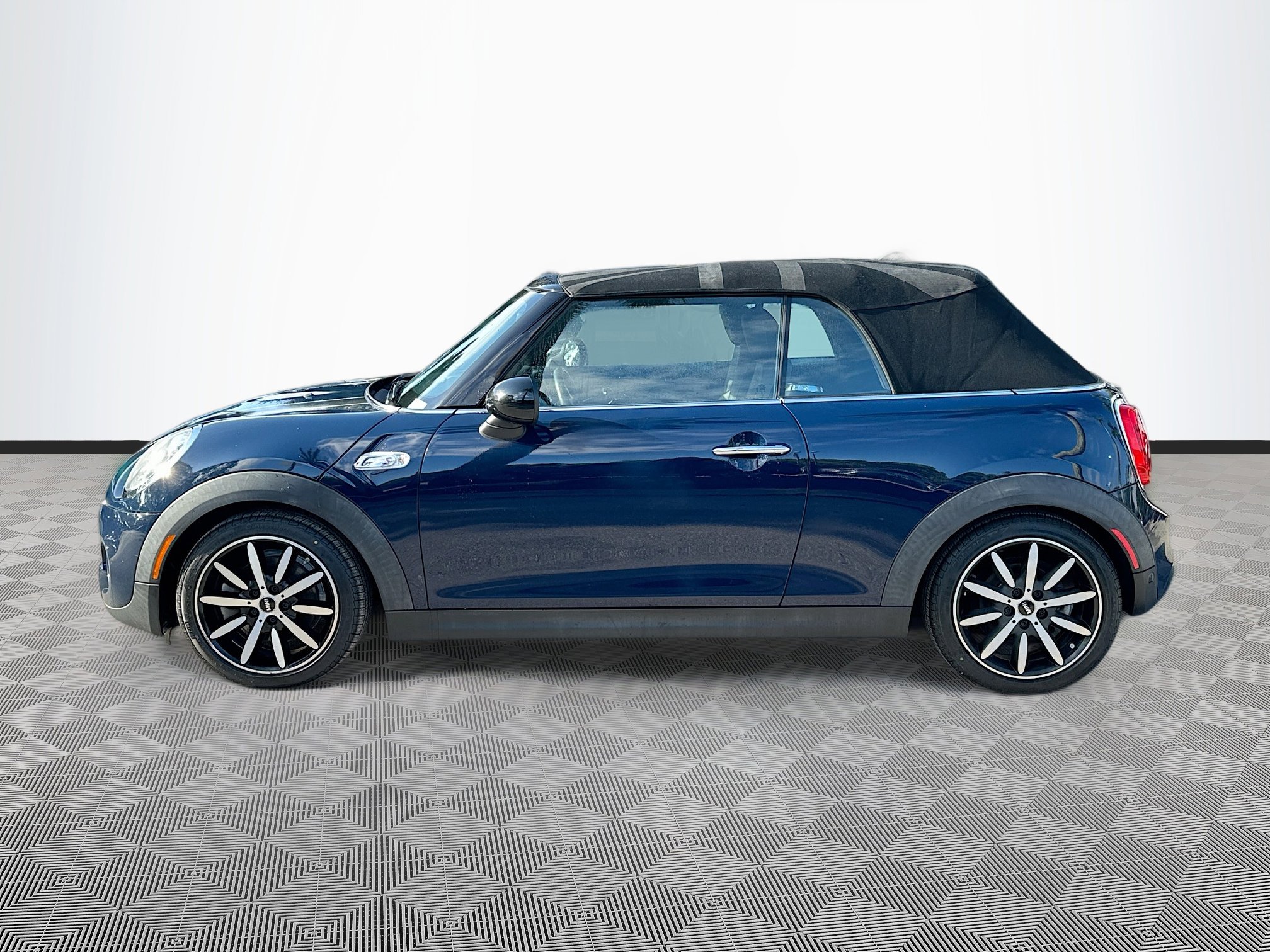 2017 Mini Cooper Convertible S photo 4