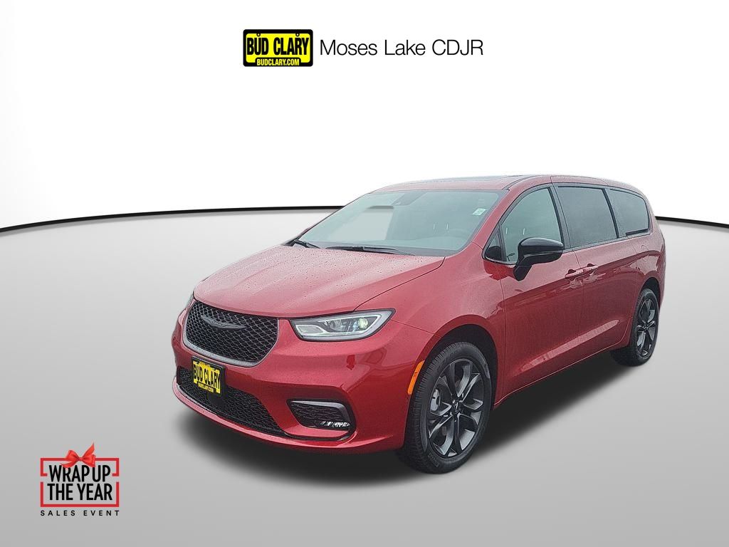 2026 Chrysler Pacifica Select's photo