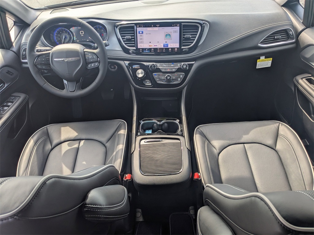 2026 Chrysler Pacifica Limited photo 12