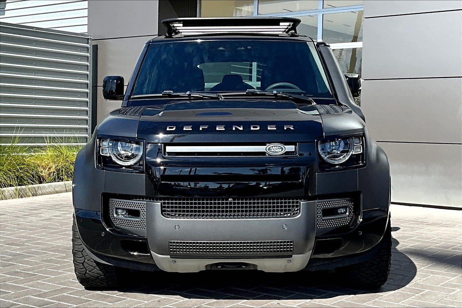 2023 Land Rover Defender 110 V8 Carpathian Edition photo 2