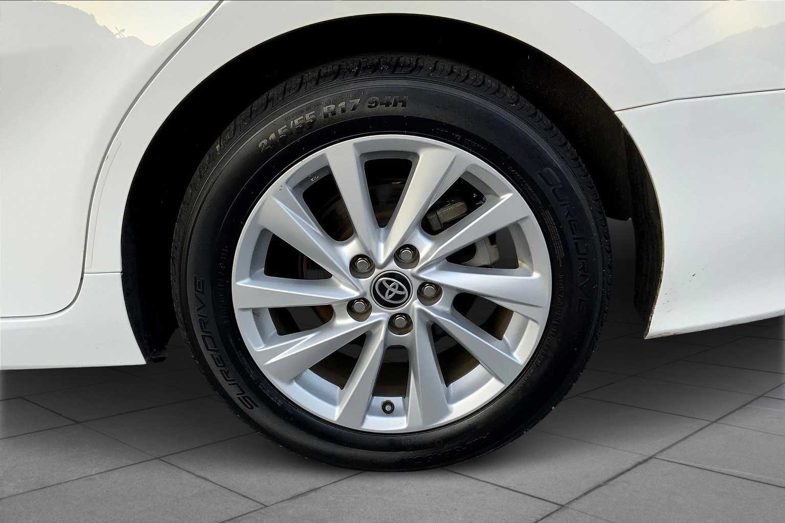 2023 Toyota Camry LE photo 18
