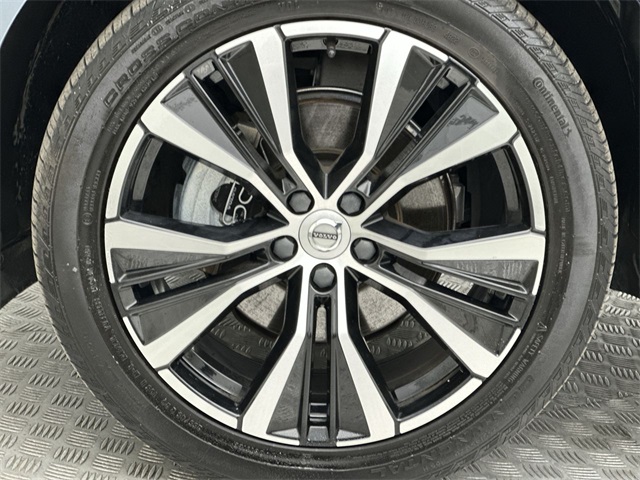 2023 Volvo XC60 B5 Plus photo 2