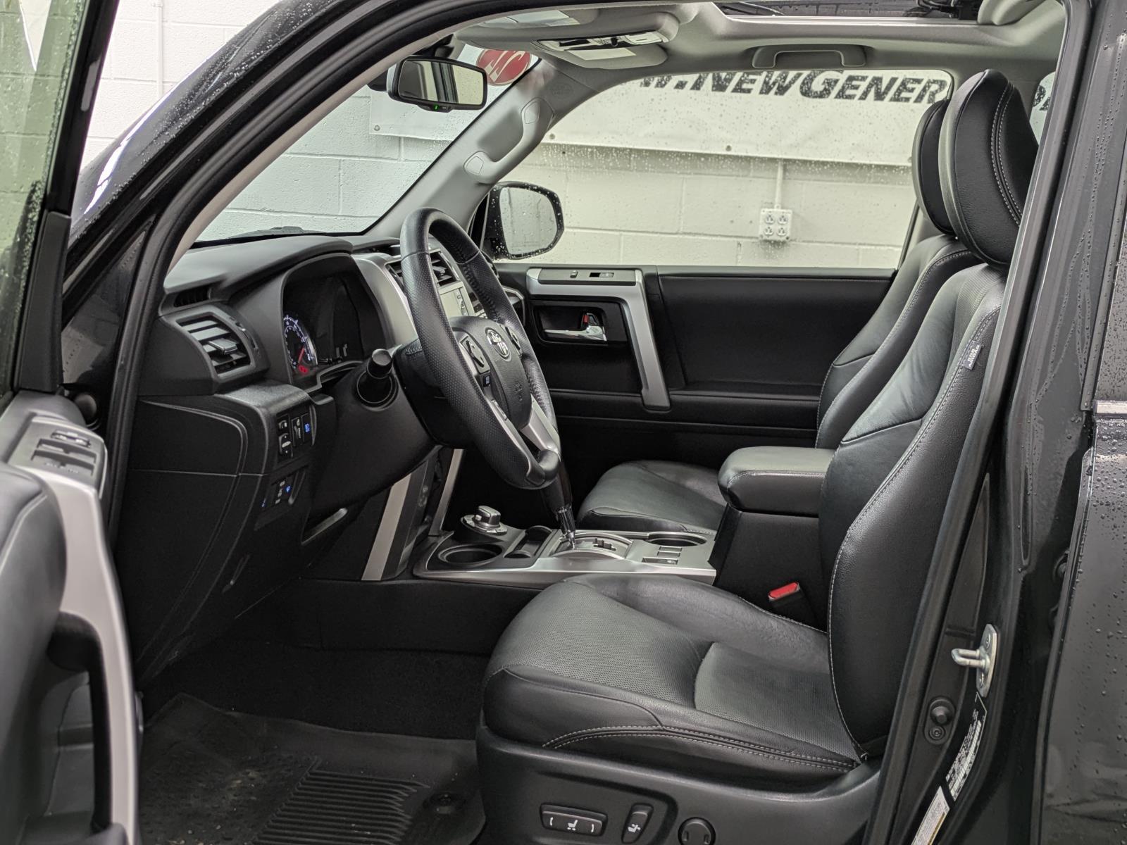 2022 Toyota 4Runner Limited photo 3