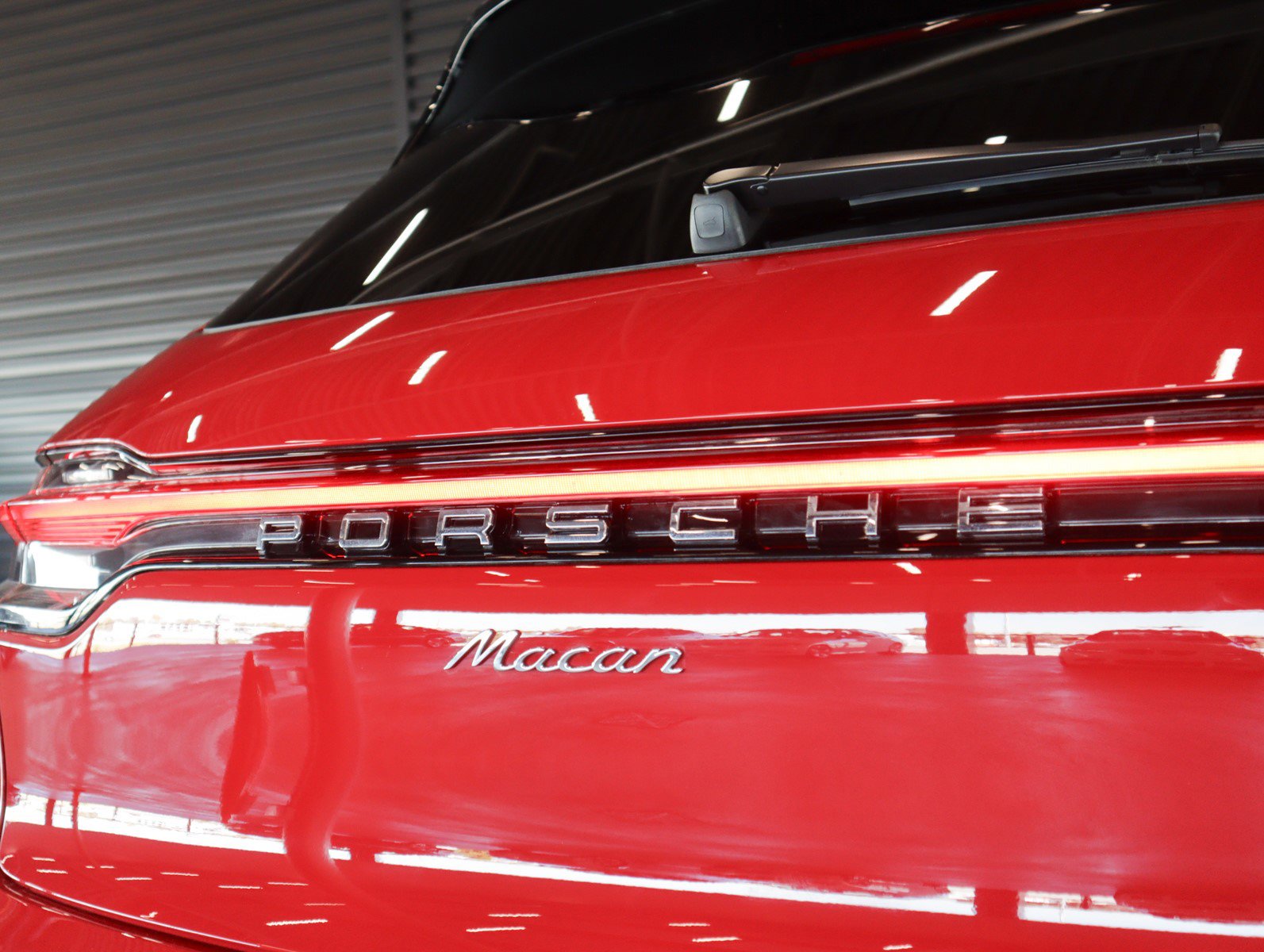 2025 Porsche Macan T photo 30