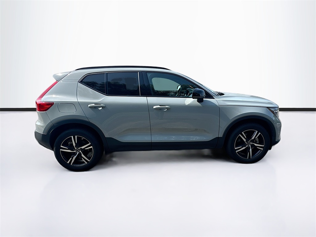 2024 Volvo XC40 Core photo 4