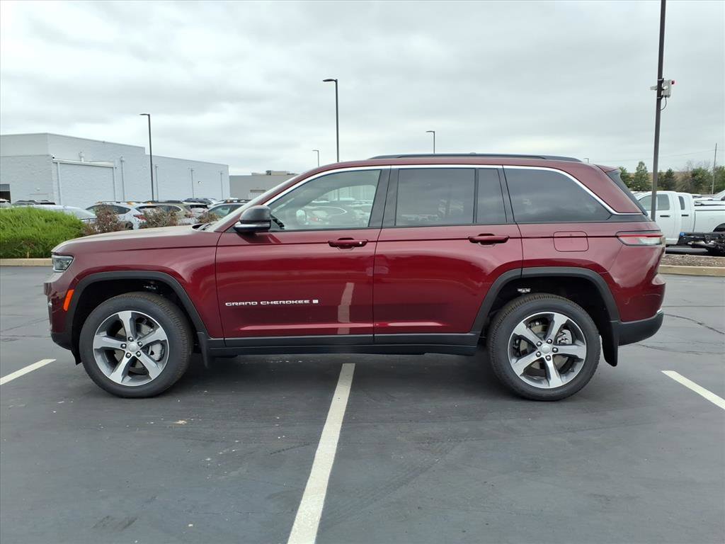 2025 Jeep Grand Cherokee Limited photo 2