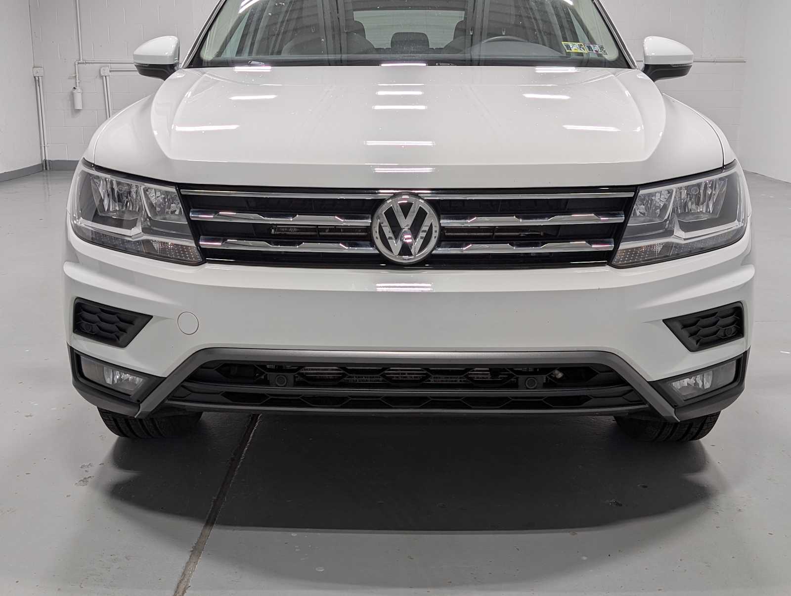 2020 Volkswagen Tiguan SEL photo 2