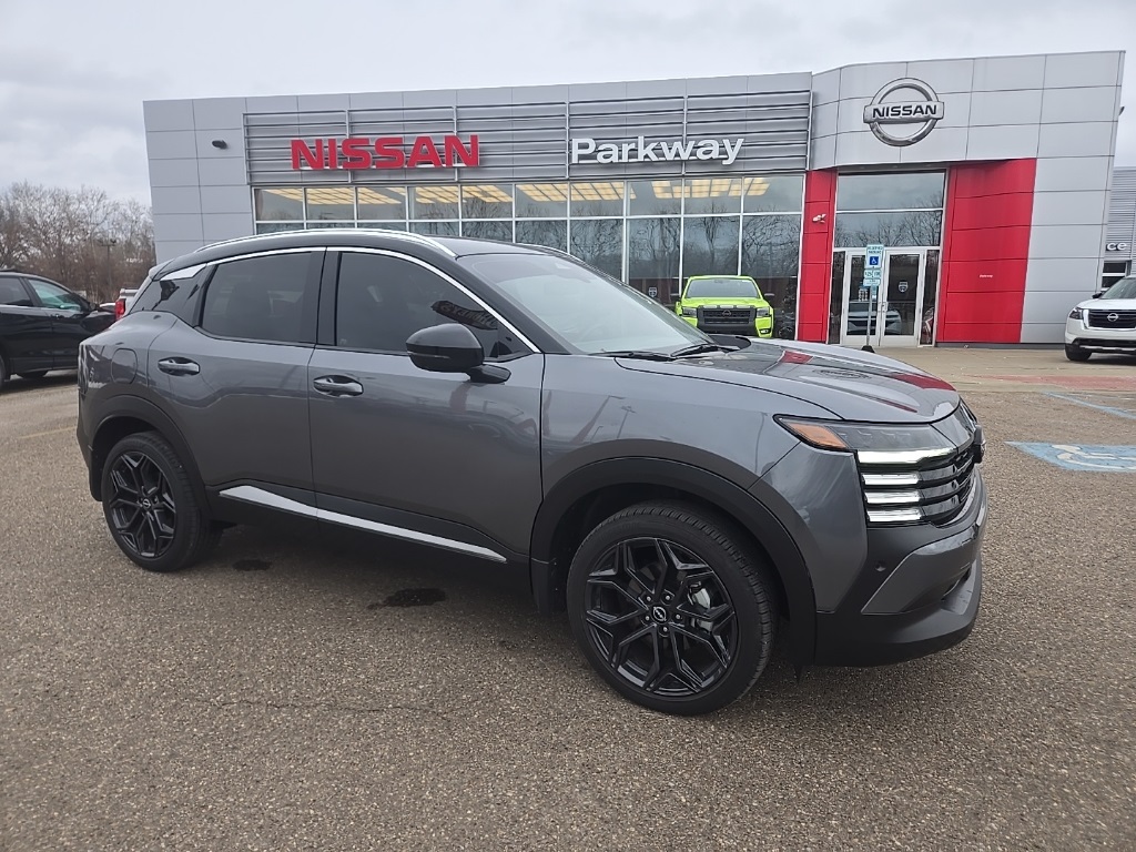 2025 Nissan Kicks SR AWD's photo