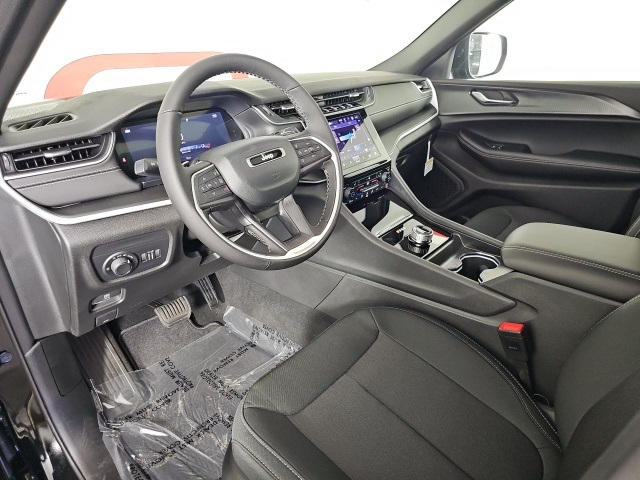 2025 Jeep Grand Cherokee Laredo X photo 10