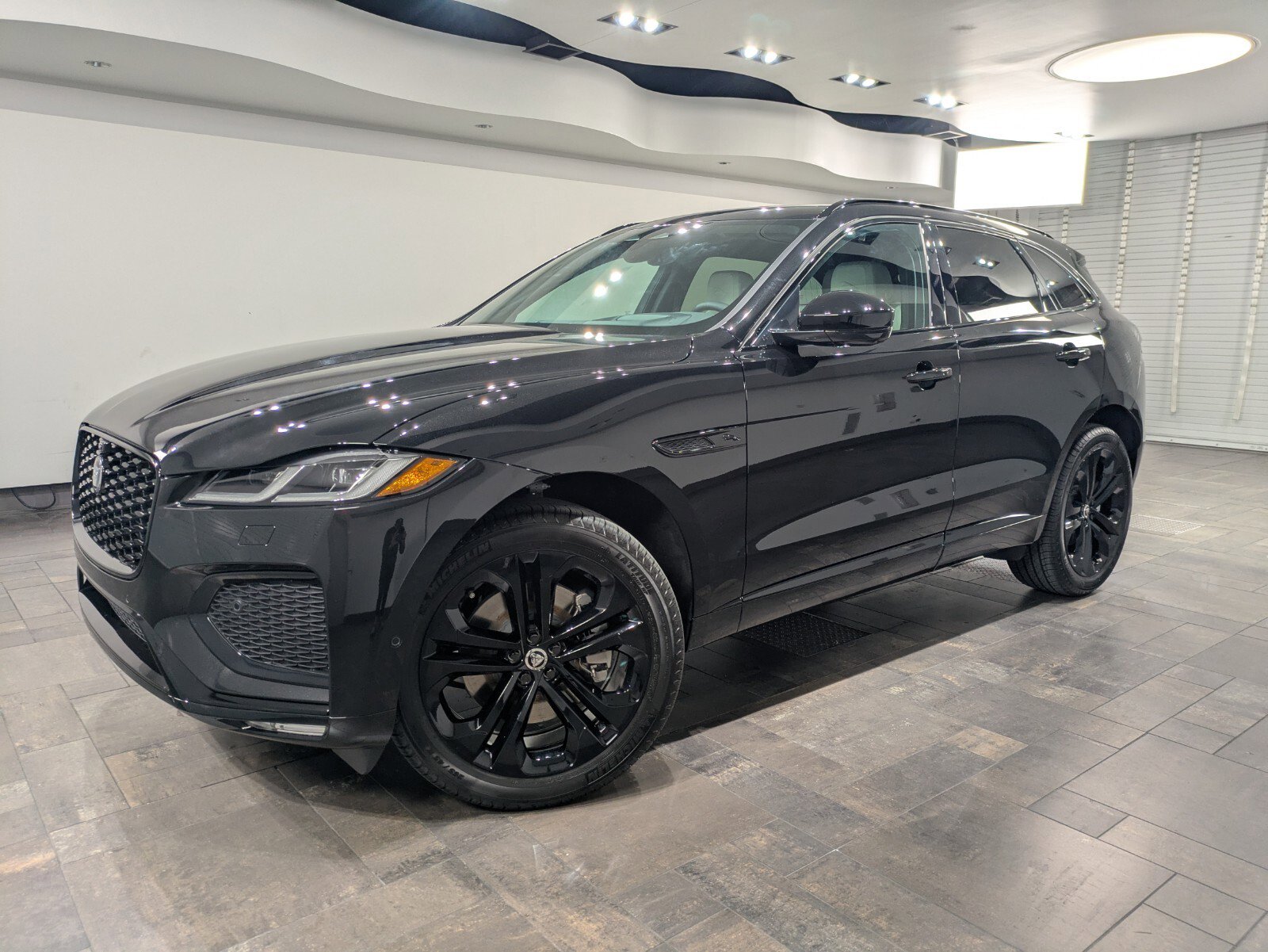 2026 Jaguar F-Pace R-Dynamic S's photo