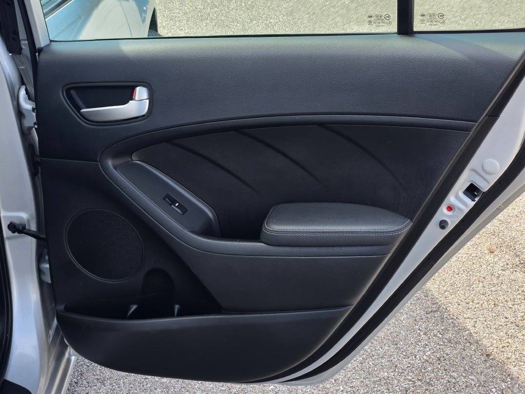 2018 Kia Forte LX Base photo 6